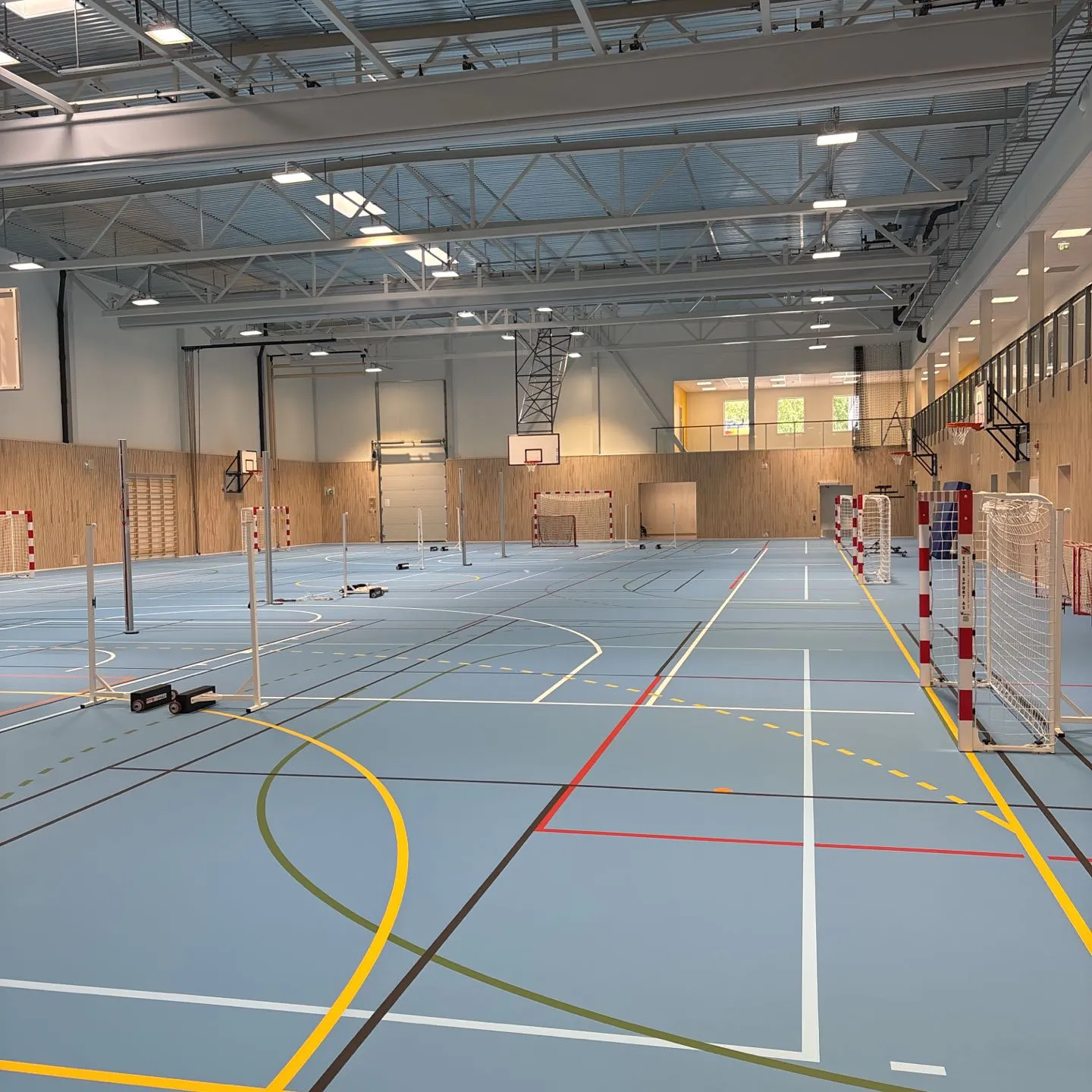 Lørenskoghallen – tømrerarbeid og montasje, Backe som totalentreprenør